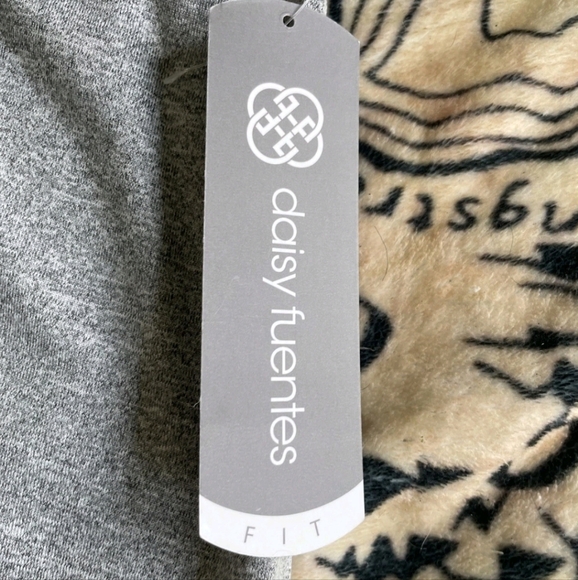 NWT Daisy Fuentes Size Medium Gray Athletic Leggings - Picture 3 of 8